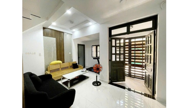 Bán Nhà Nơ Trang Long 5.5x10, 3 PN, sát HXH chỉ nhỉnh 5 Tỉ